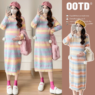 2024秋冬孕妇装带帽彩虹针织毛衣中长款宽松显瘦韩版百搭连衣裙女