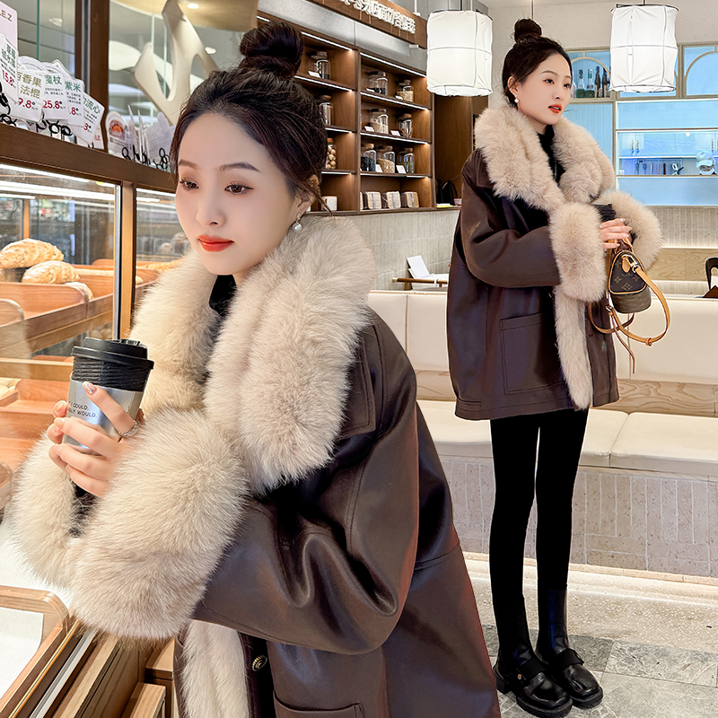 白鹅绒羽绒服女2025冬季新款高级感超大毛领洋气加厚皮草外套