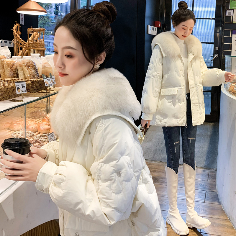 时尚洋气短款大毛领白鸭绒羽绒服
