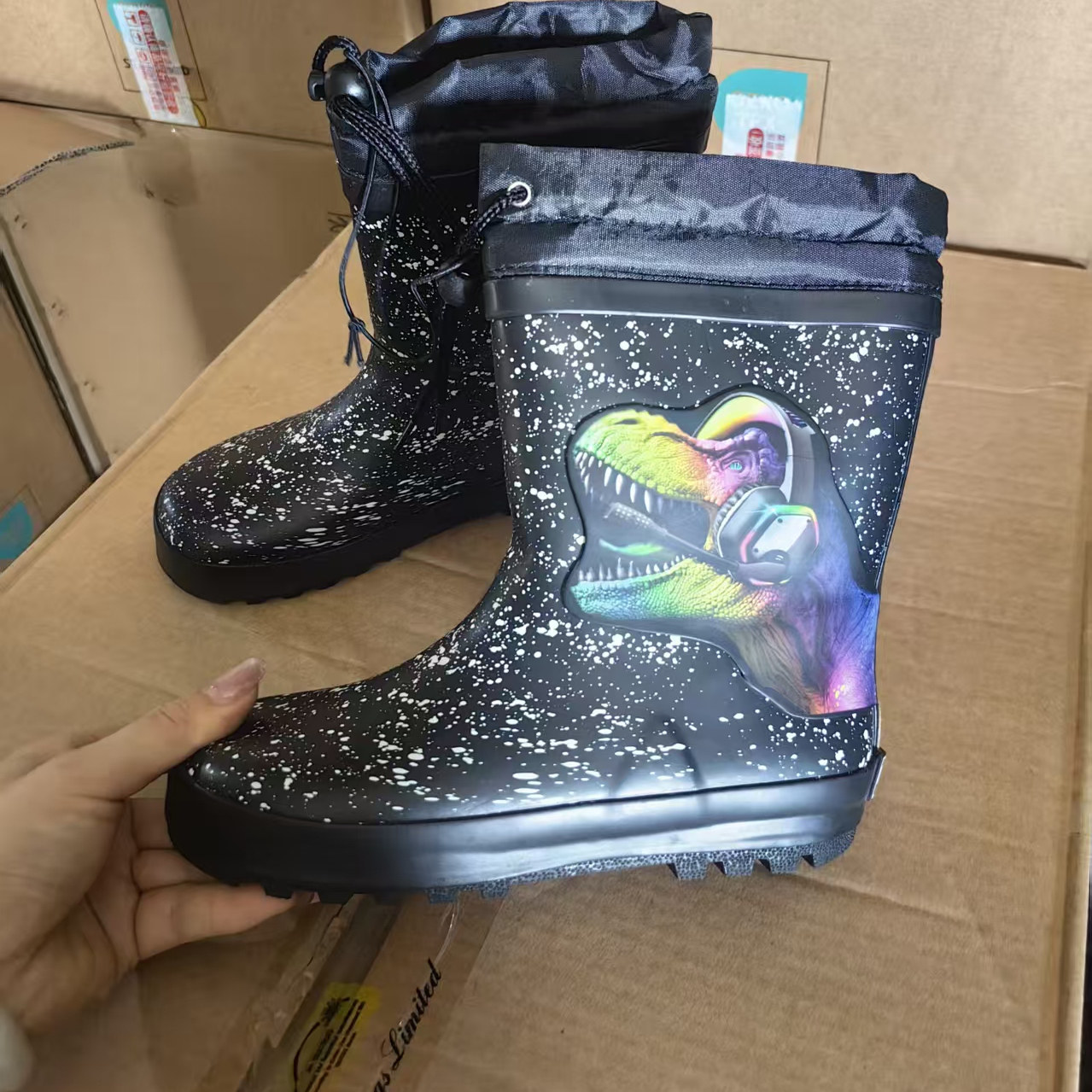 秋冬大中小儿童水鞋雨靴加绒加棉保暖品质柔软橡胶可爱儿童小雨鞋