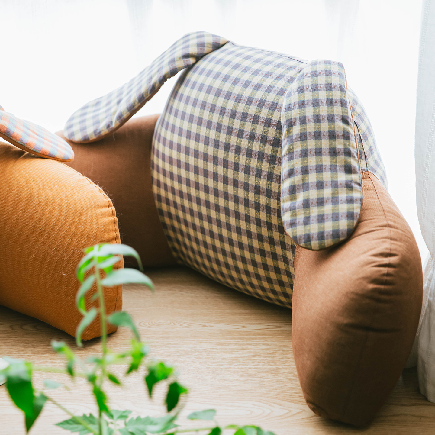 阳春小镇床头靠垫公仔棉填充