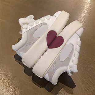 厚底板鞋女款2025新款四季百搭小众休闲面包鞋软底爱心小白鞋少女