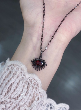 恶魔之眼s925纯银镀黑金天然石榴石项链吊坠甜酷暗黑风哥特风