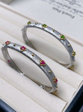 s925纯银新款布契拉缇风拉丝纯银手镯红宝石透辉石开口手环高级感