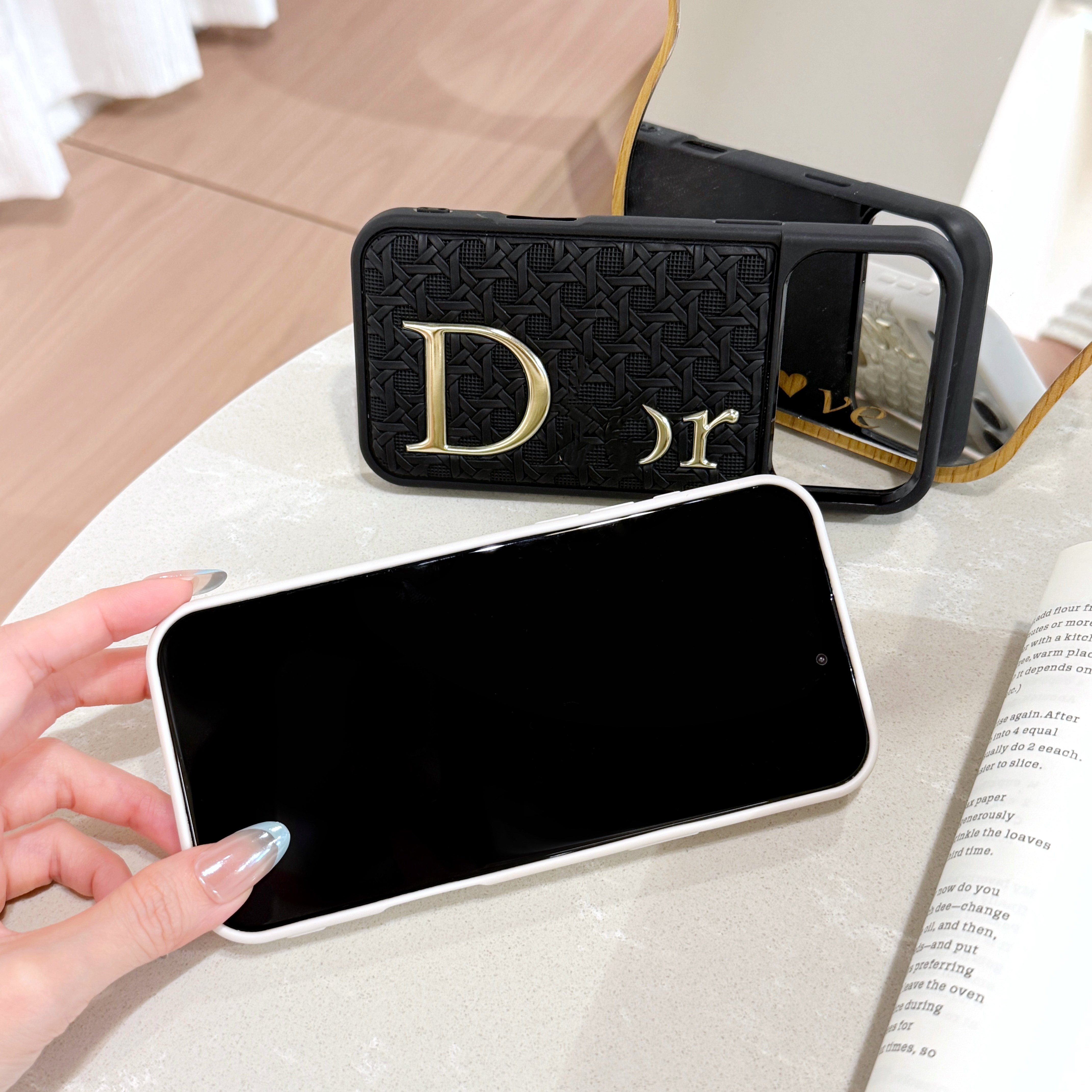 适用苹果17手机壳欧美大牌轻奢D家字母16pro苹果15promax保护套14pm高级感13全包型柔软型手机壳名媛风手机壳