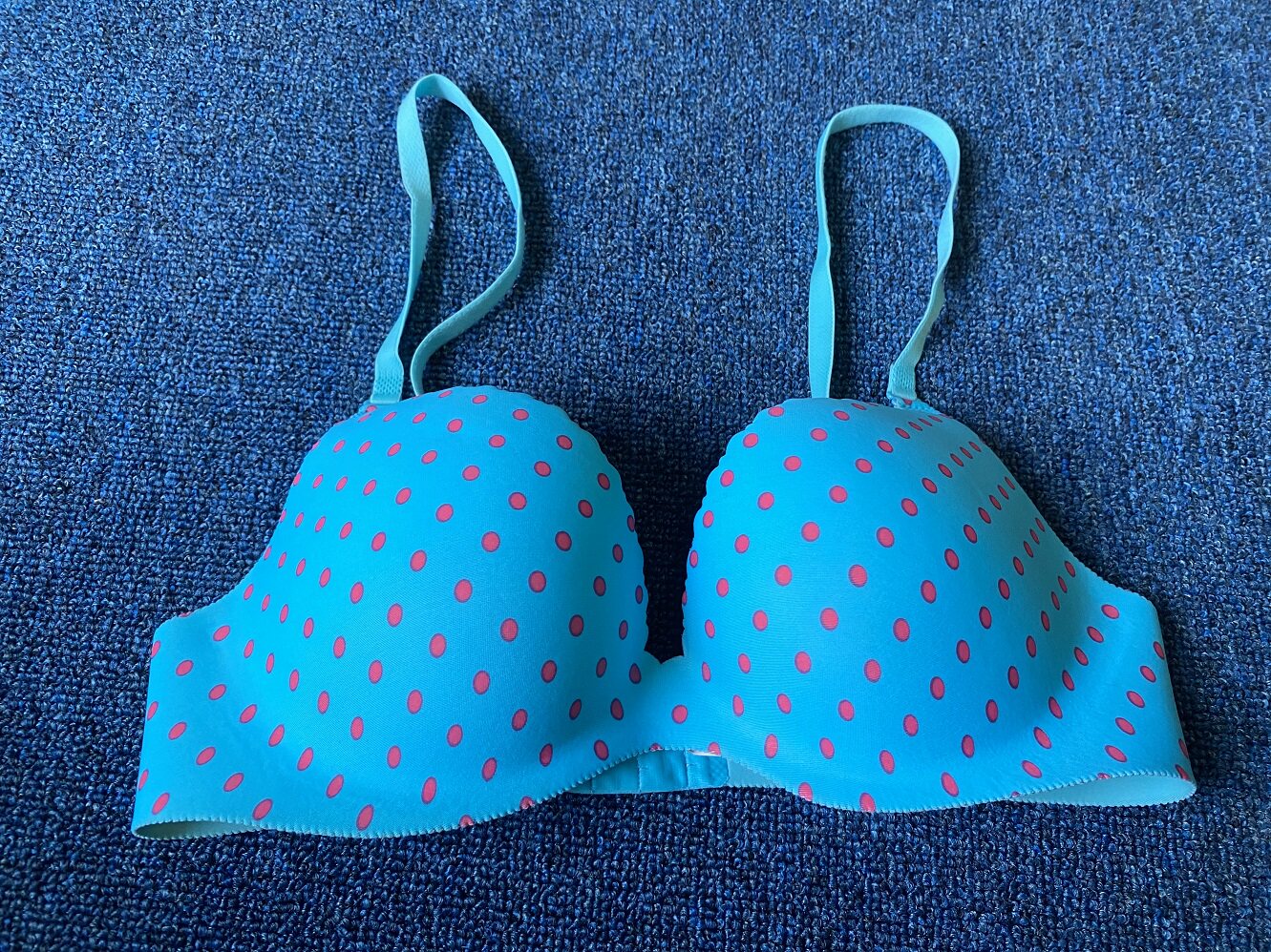 W13外贸单新款深V无痕内衣一片式有钢圈聚拢上薄下厚文胸女胸罩