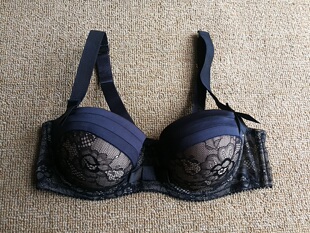 天亮无忧文胸聚拢深v性感 上托蕾丝边上薄下厚模杯内衣75B75C