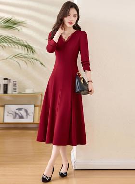 红色轻熟风优雅气质V领连衣裙女2025秋季新款收腰显瘦中长款裙子
