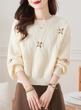 高腰圆领白色绣花毛衣女短款秋冬2025新款宽松针织打底衫洋气百搭