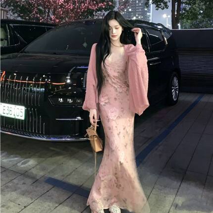法式浪漫V领蕾丝吊带裙女夏季2026新款气质显瘦连衣裙