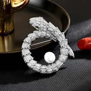 生肖灵蛇年胸针高级感轻奢大衣珍珠胸花别针高端精致时尚配饰礼物