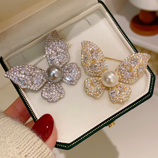 轻奢蝴蝶珍珠款胸针女简约大气胸花高端精致时尚大衣西装别针配饰