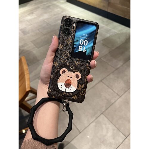 四叶草小狮子适用于OPPOFindN2Flip手机壳折叠屏findn2flip潮牌欧美新款手提环可爱防摔保护套卡通皮质小清新