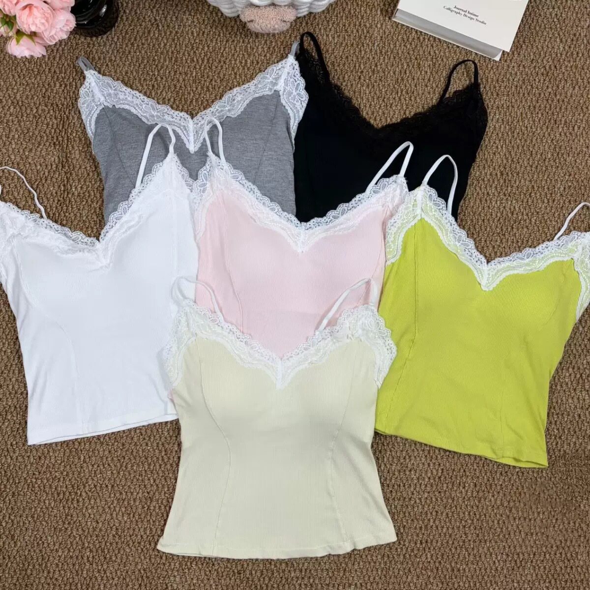 蕾丝花边时尚V领固定杯美背吊带修身细肩带舒适女士打底衫潮5587