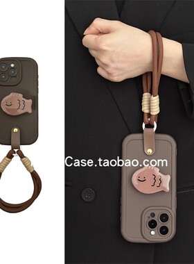 秋冬复古简约巧克力棕色小鱼支架17promax适用苹果15promax手机壳iphone13手提绳11纯色12防摔14保护16pro套