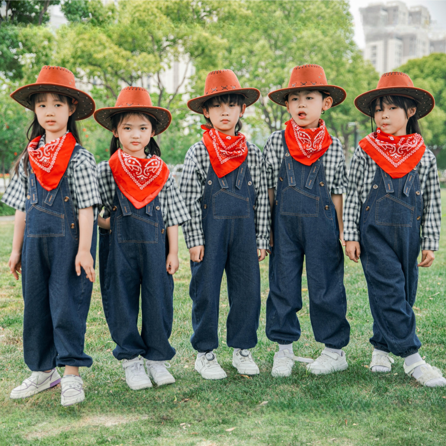 儿童儿童背带裤演出服牛仔很忙