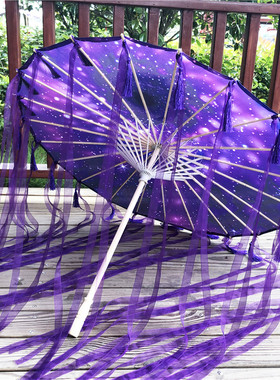 女子配汉服的伞油纸伞古装紫色北极星汉服防雨飘带古风流苏伞