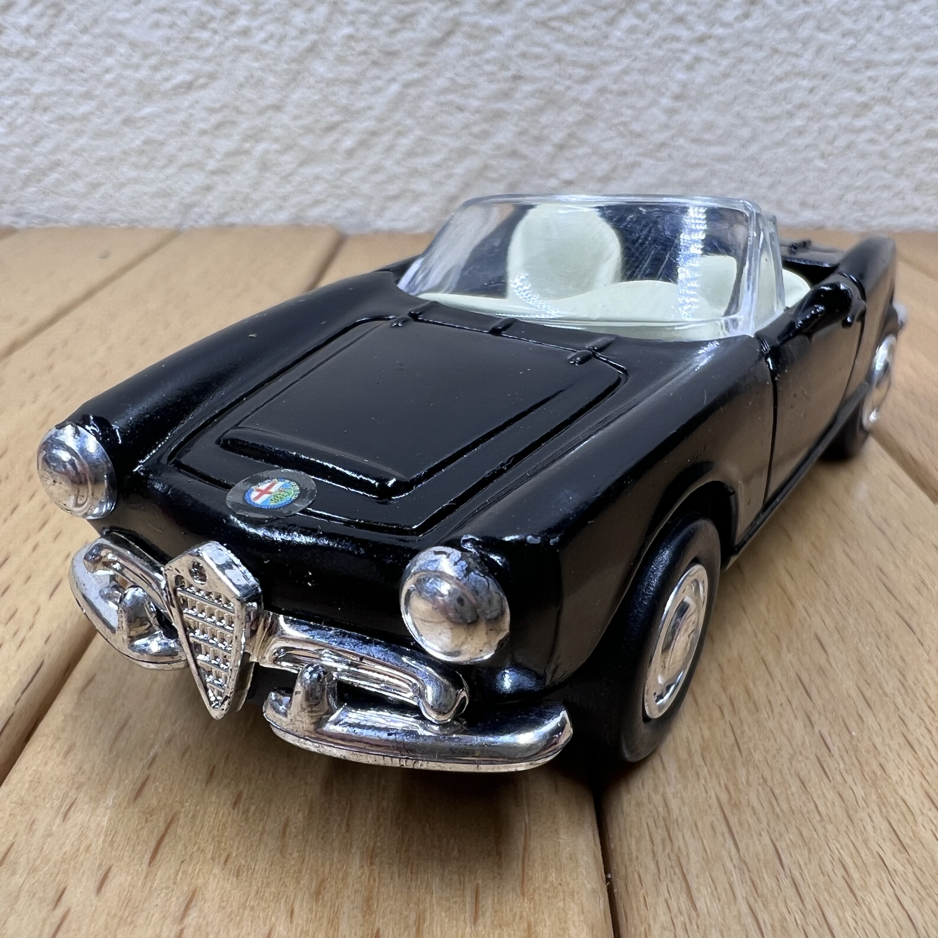 1:43阿尔法罗密欧1962款Spider 1600cc汽车合金模型摆件