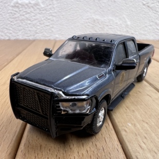 4X4皮卡警车场景摆设 公羊2500汽车合金模型摆件 64道奇2020款