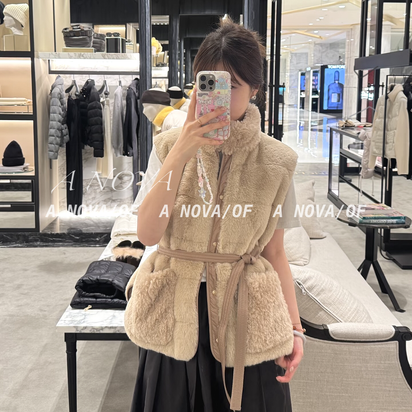 AA NOVA 25M顶配版！蒙系环保皮草泰迪拼接马甲90羽绒背心外套女