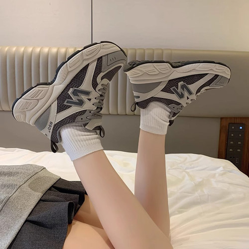 杰豪女今年流行的加绒休闲老爹鞋