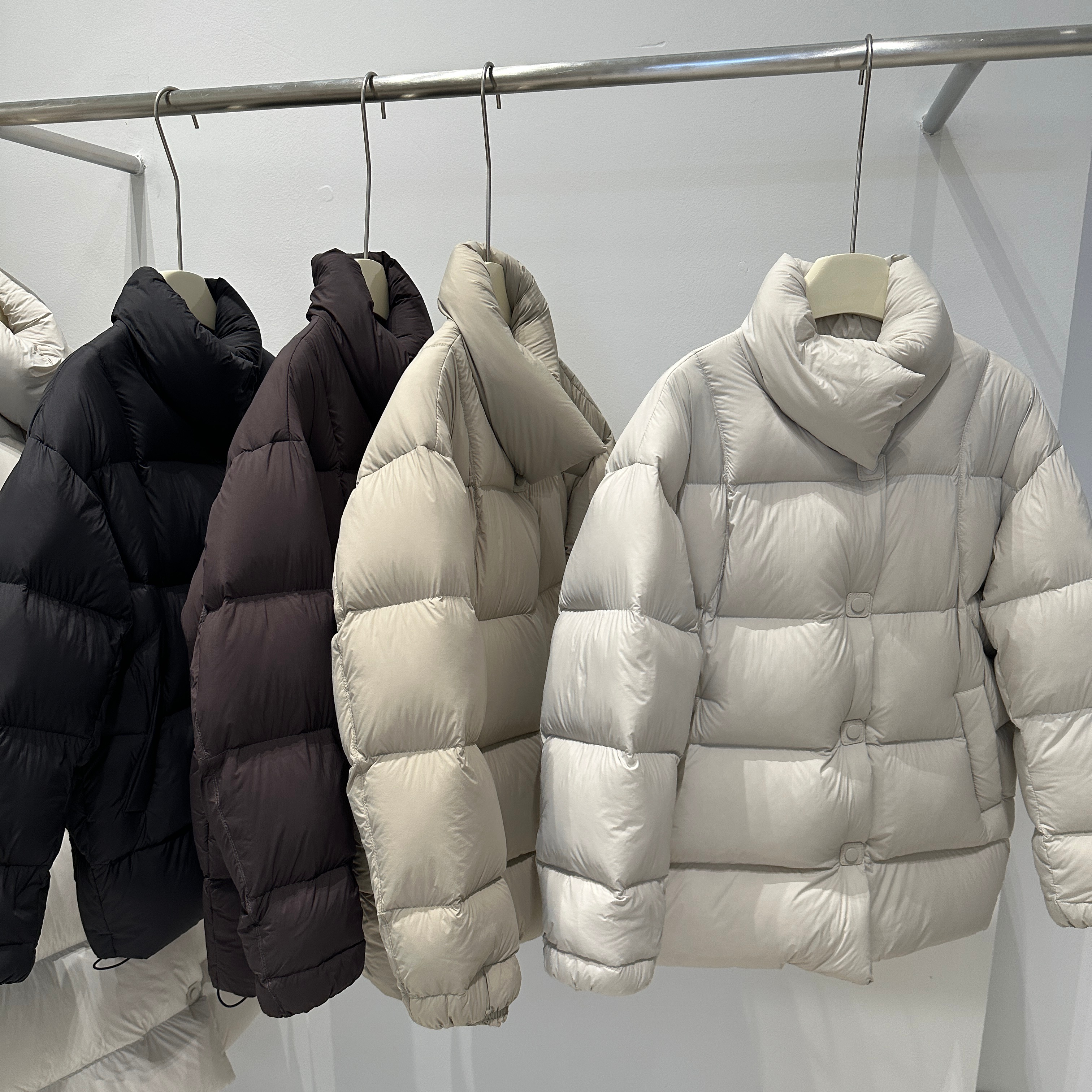 2025冬季新款90白鹅绒羽绒服女短款极简风加厚立领软糯泡芙云朵系