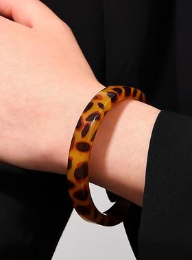 复古冷淡风豹纹亚克力女士手镯