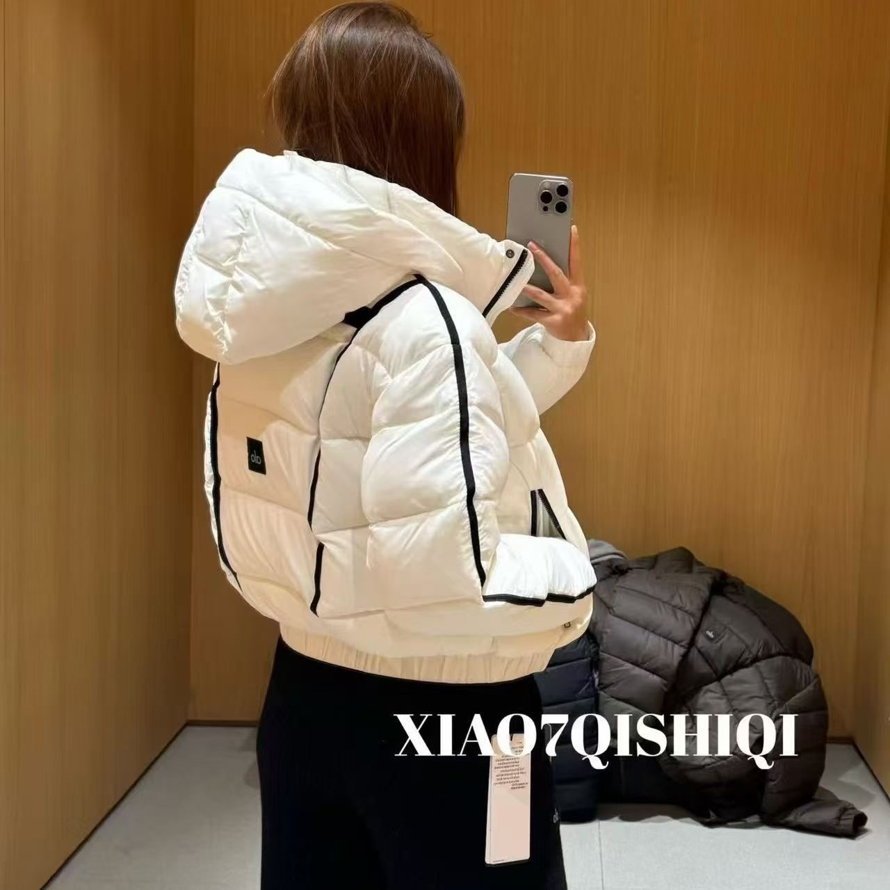 正品现货ALO羽绒服女泡芙时尚显瘦冬季连帽外套加厚防风潮流休闲