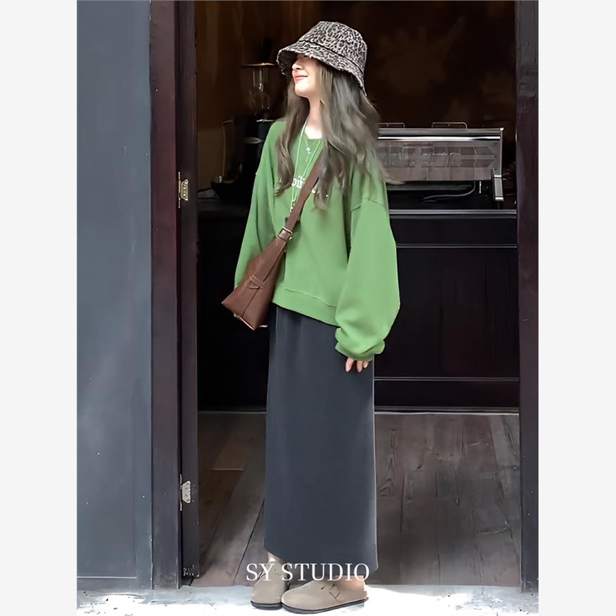 韩系早秋穿搭一整套时尚宽松慵懒风套头卫衣中长款显瘦半身裙套装