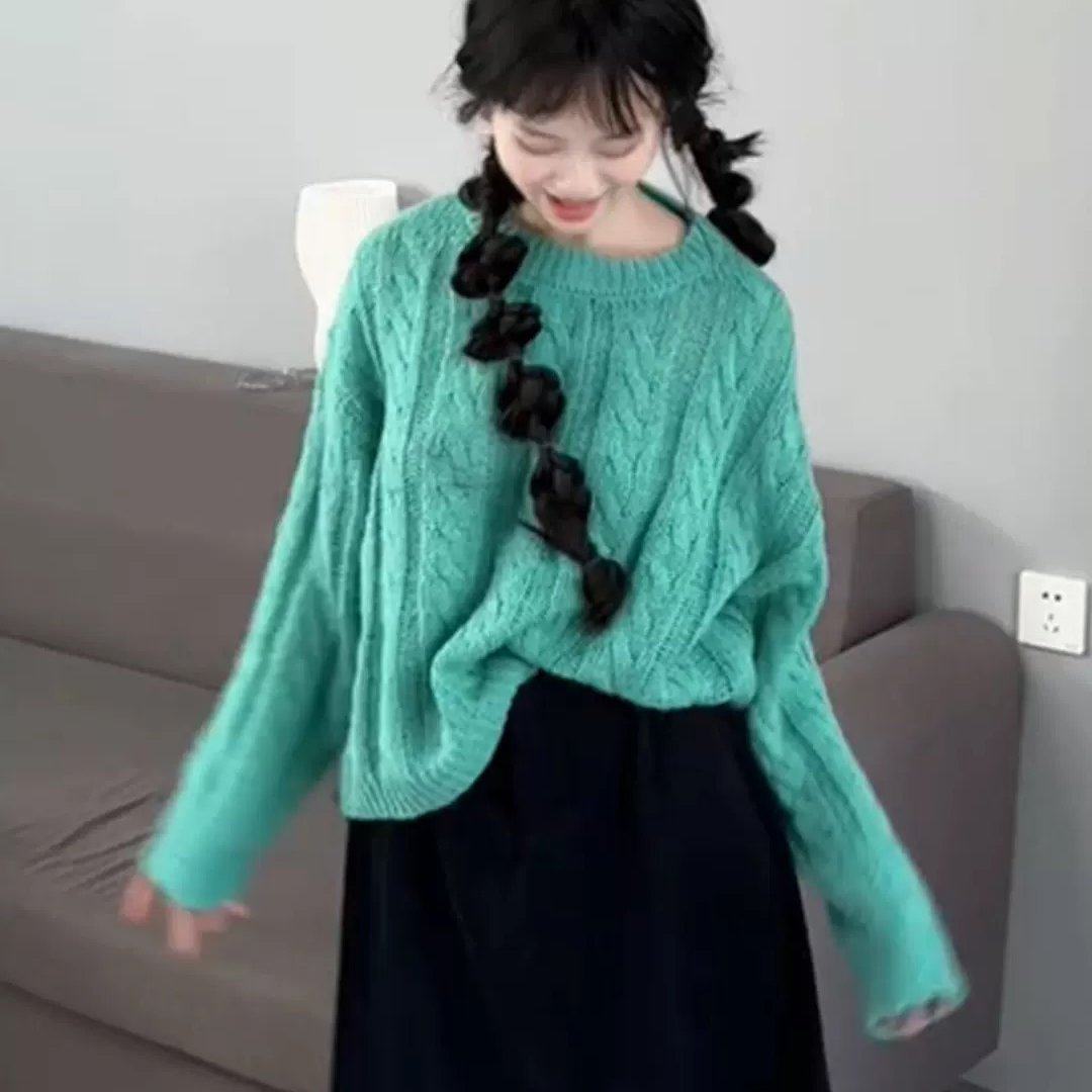 温柔风绿色圆领套头麻花毛衣2025年秋冬季新款软糯加厚针织衫上衣