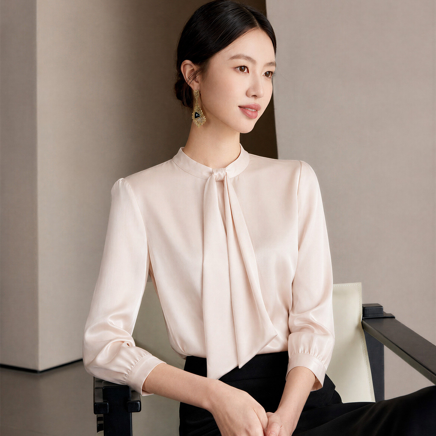 艾尚臣轻熟优雅风飘带领长袖衬衫女高级感气质通勤职业裸粉色衬衣