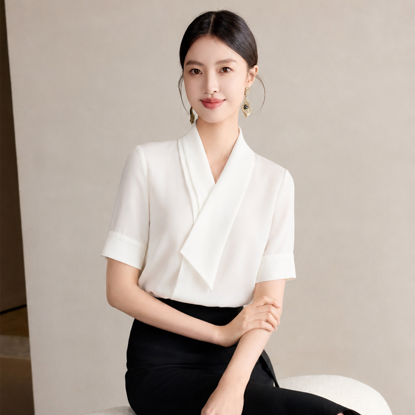 艾尚臣【体制内】白色v领短袖职业衬衫女夏通勤正装面试气质衬衣