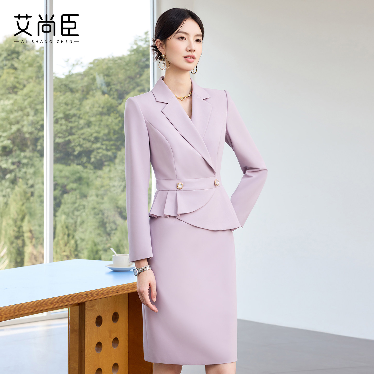 艾尚臣2025新款高级感连衣裙修身显瘦美容院讲师时尚气质职业装