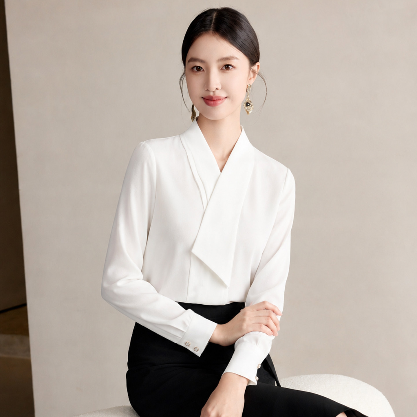 艾尚臣白色V领长袖衬衫女职业通勤商务风气质衬衣面试穿搭优雅风