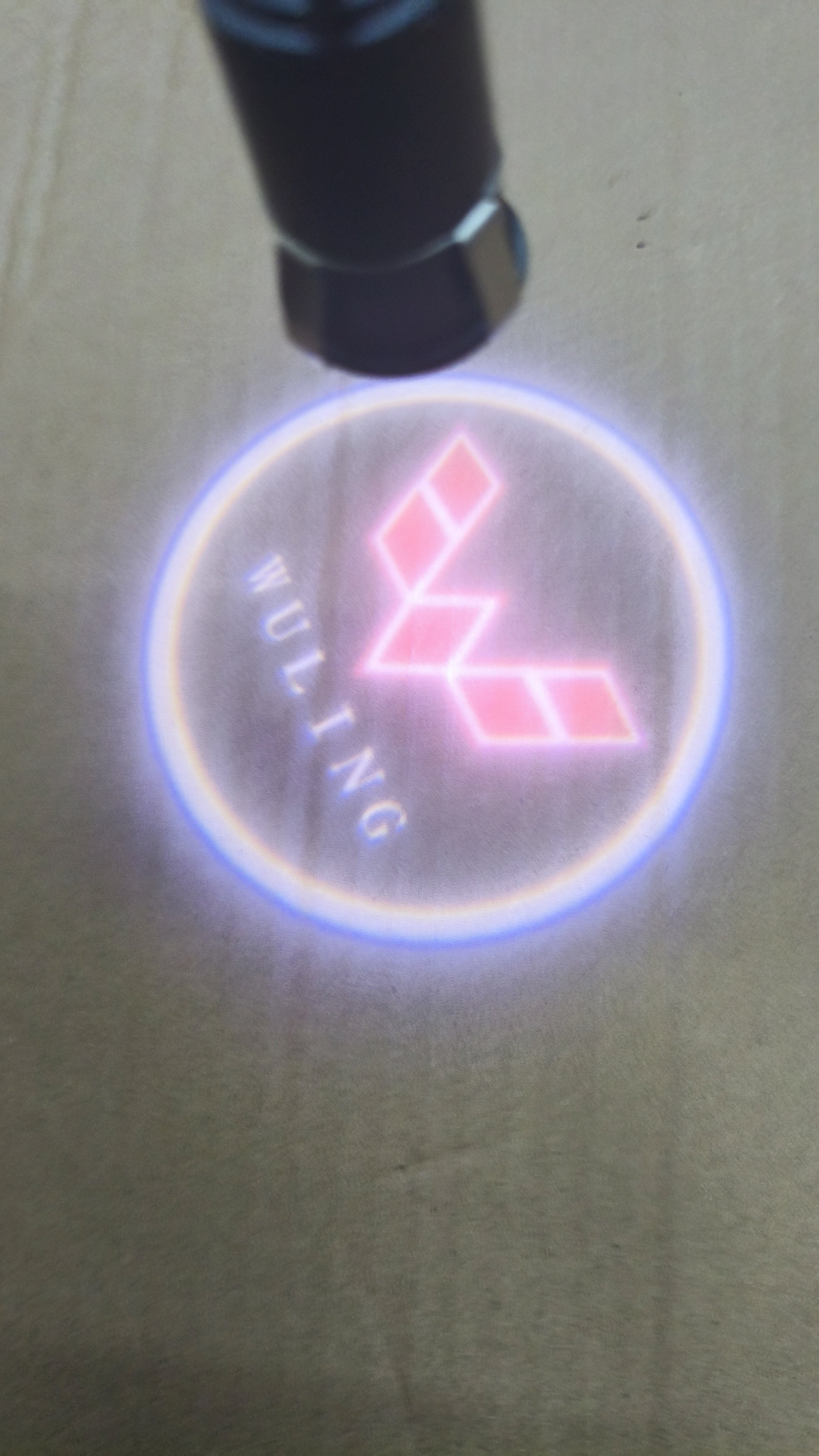 五菱宏光S1 S3 MINI EV星光730后视镜车门迎宾灯投影灯打孔接线
