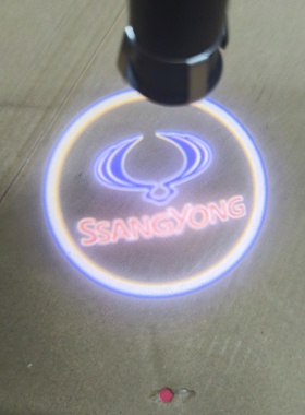 双龙雷斯特Ssang YONG汽车后视镜车门迎宾灯投影灯打孔接线高清