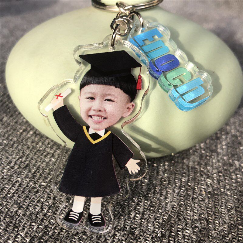 速发香港幼稚园毕业纪念圈 客制化双人毕业袍亚克力礼物 多人款可