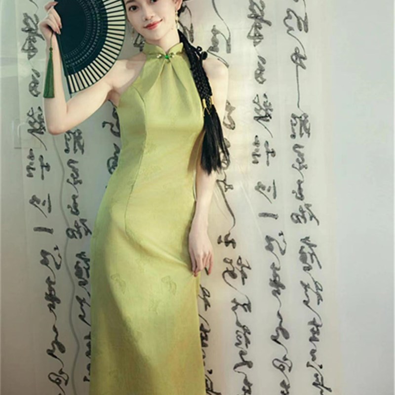速发新中式国风绿色旗袍高级感小众礼服新娘结婚婚礼拍照晨袍连衣