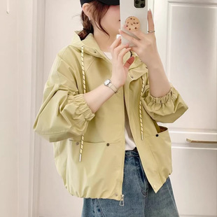 春装女款冲锋衣薄外套2026年新款今年流行爆款短款小个子上衣夹克