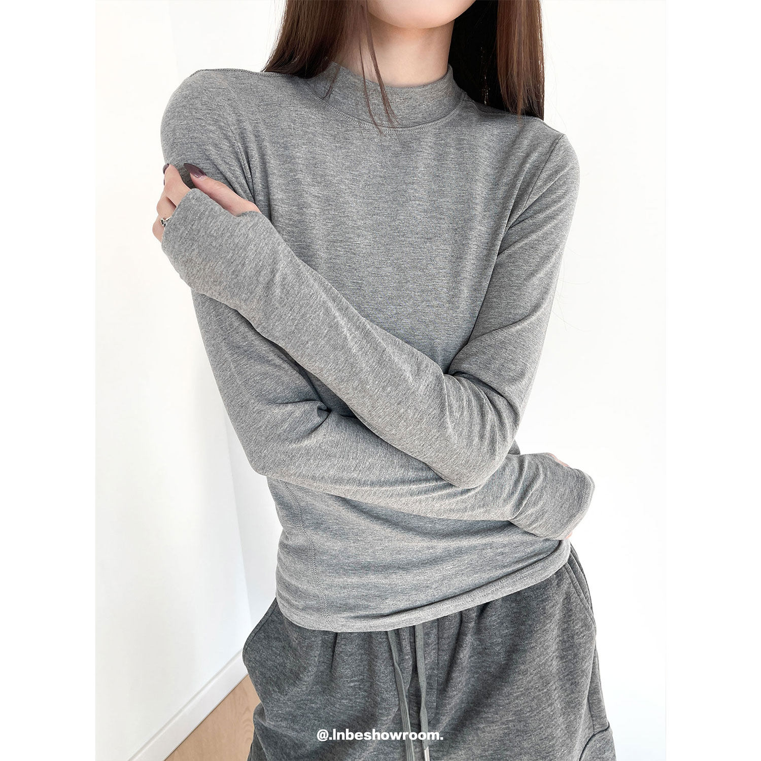 高智感半高领打底长袖解构T恤