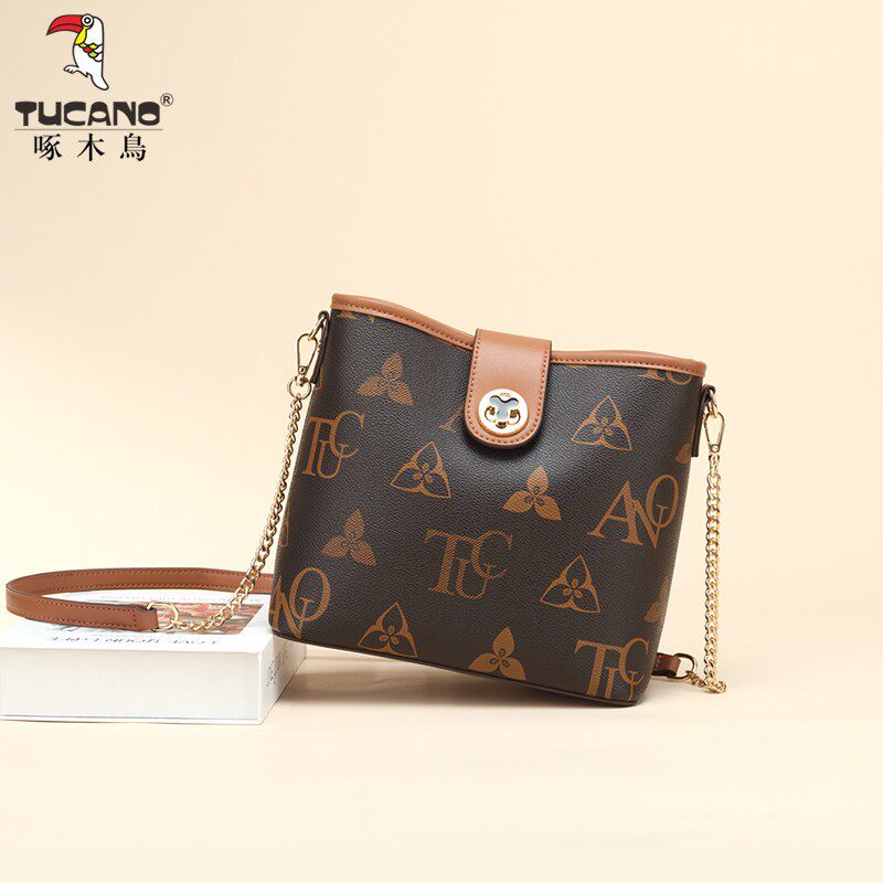 啄木鸟女包2026新款水桶包秋冬季单肩包百搭斜挎包女士通勤手提包