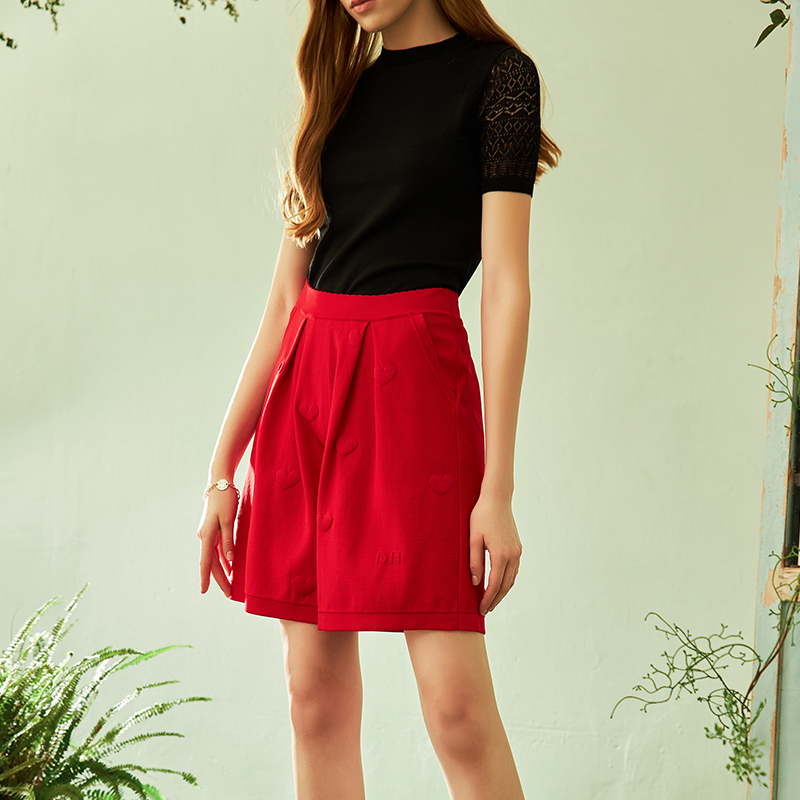 邓皓夏季薄款高腰休闲针织短裤女显瘦小众时尚针织立体提花在类目 女装/女士精品, 裤子, 休闲裤中 - 来自Buy2taobao.com提供专业的淘宝代购服务