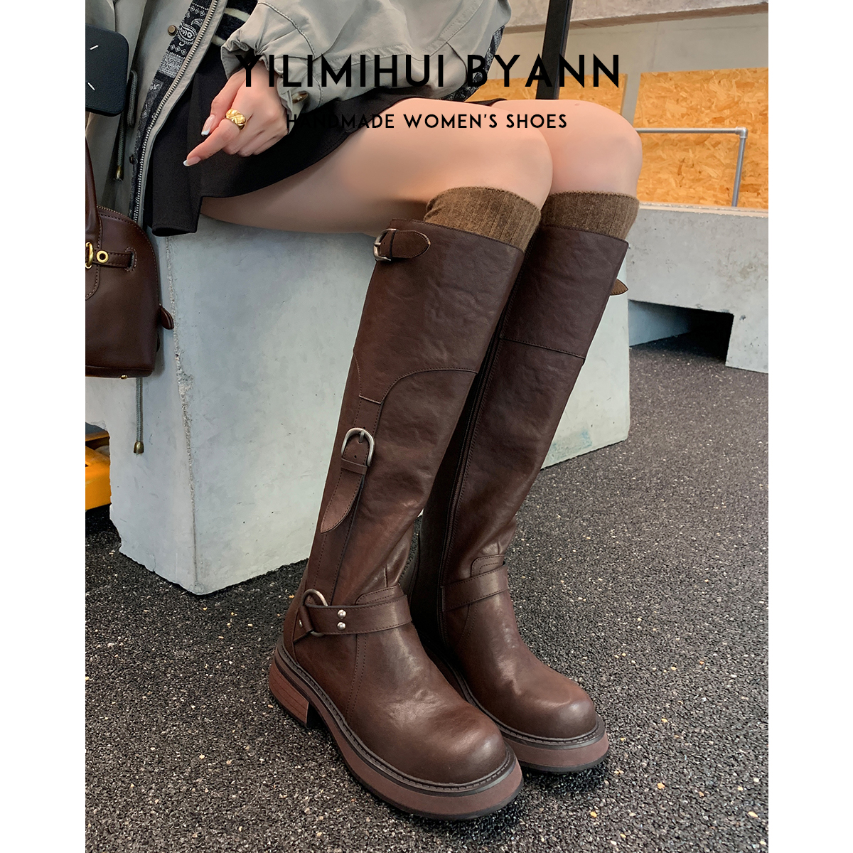 一力米灰骑士靴皮带扣粗跟