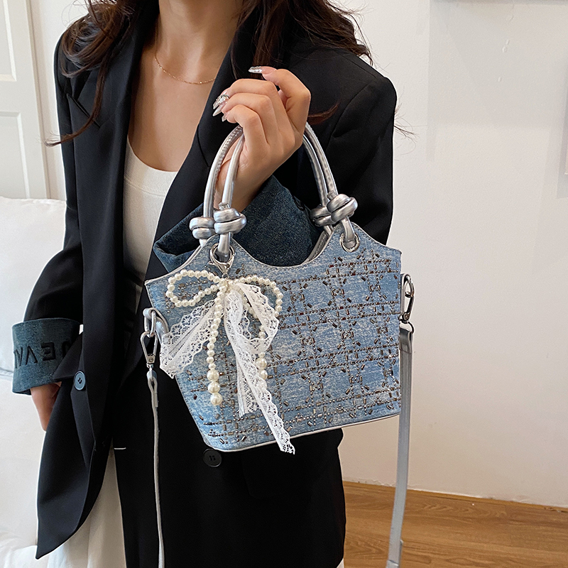 一乙小众设计牛仔镶钻水桶包