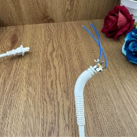 Белый провод, два витка равномерно + вращающаяся головка, длина провода 3 метра