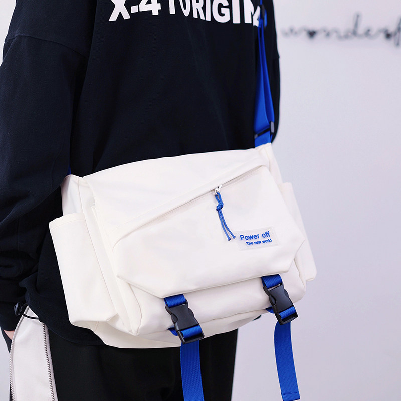男士斜挎包潮牌ins工装风日系休闲男包大容量单肩包轻便上课包潮