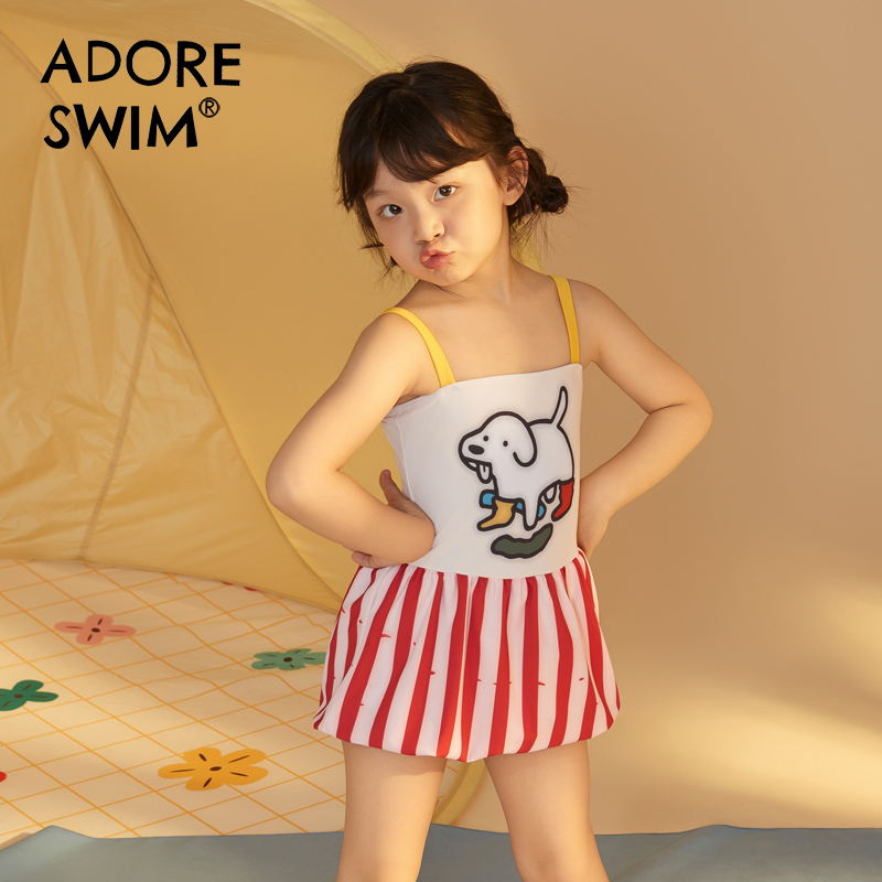 爱多尔原创设计女童泳装海边拍照