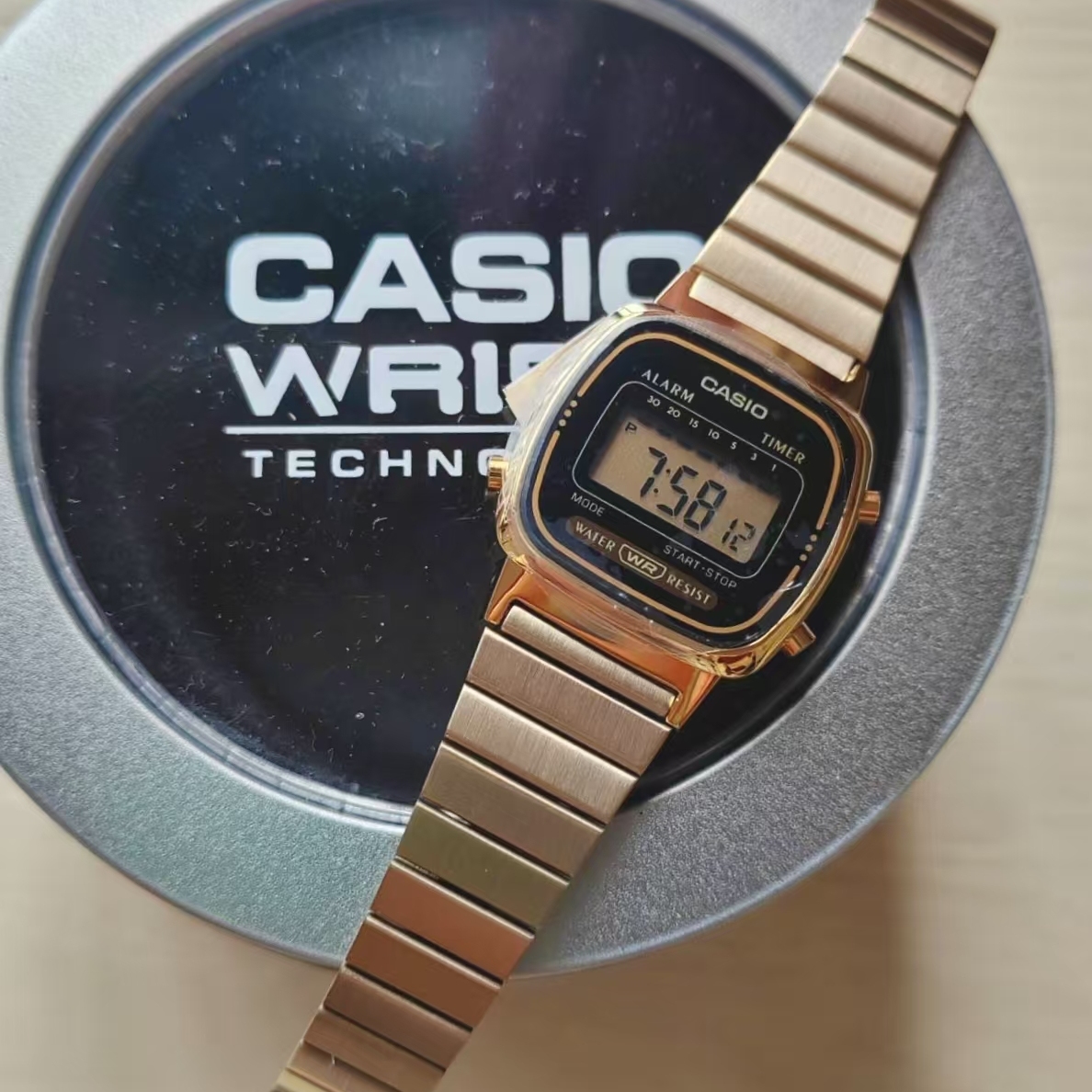 YOUTH系列经典方块复古女表