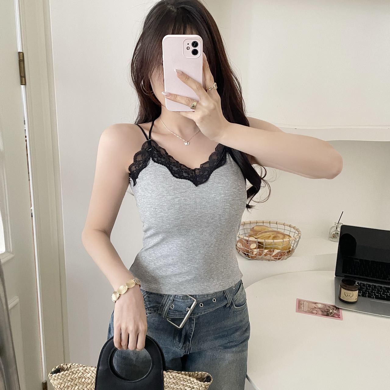 时尚V领蕾丝边交叉双肩带美背吊带自带胸垫兔穿修身外穿无痕背心
