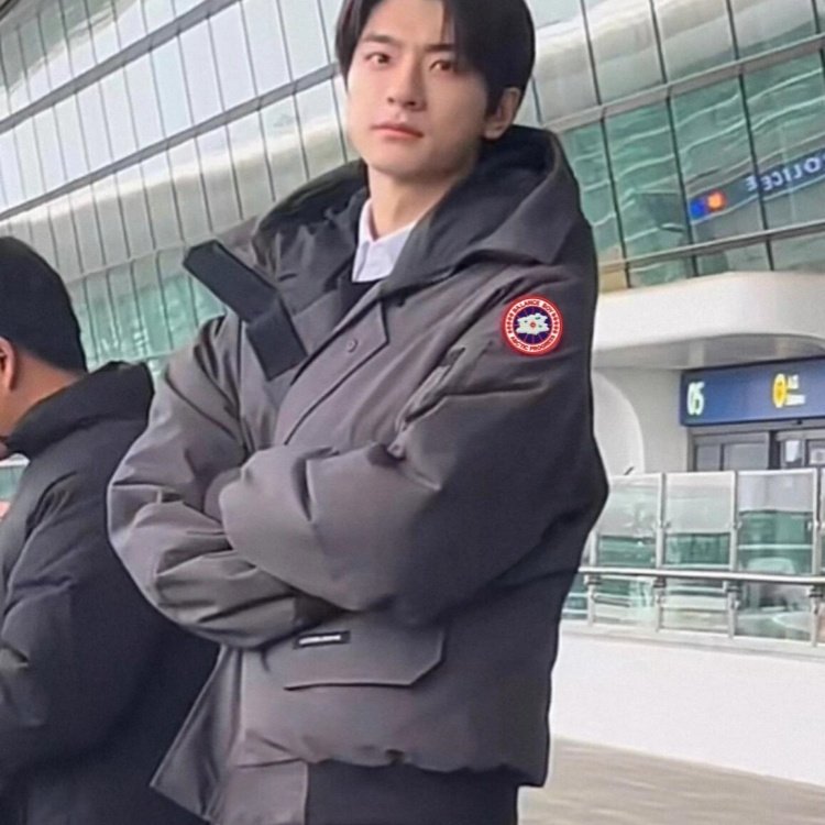 大鹅羽绒服男01款飞行员短款夹克